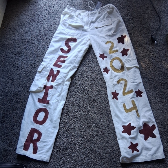 PacSun White Pants with Maroon and Gold Details - Picture 2 of 5
